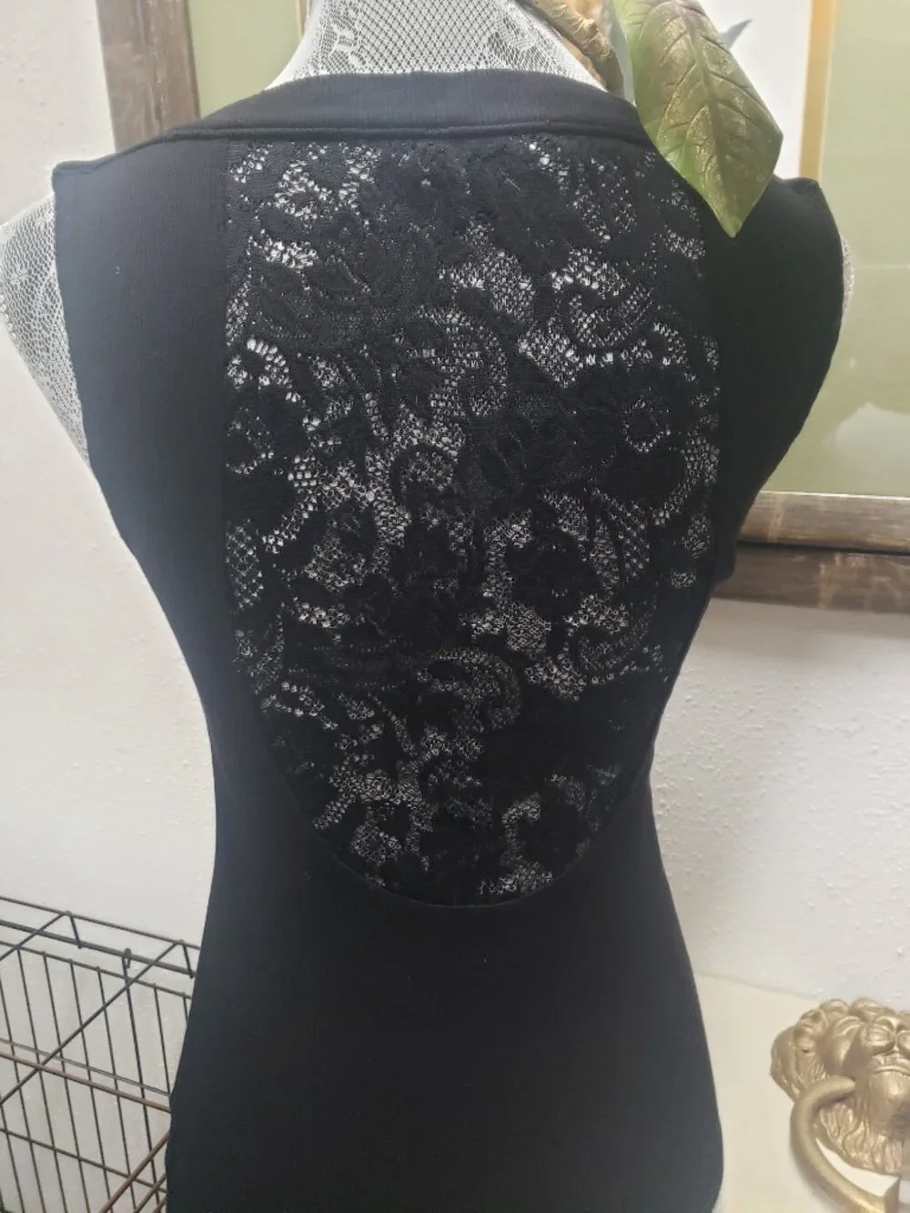 BEBE  vtg  top, black med